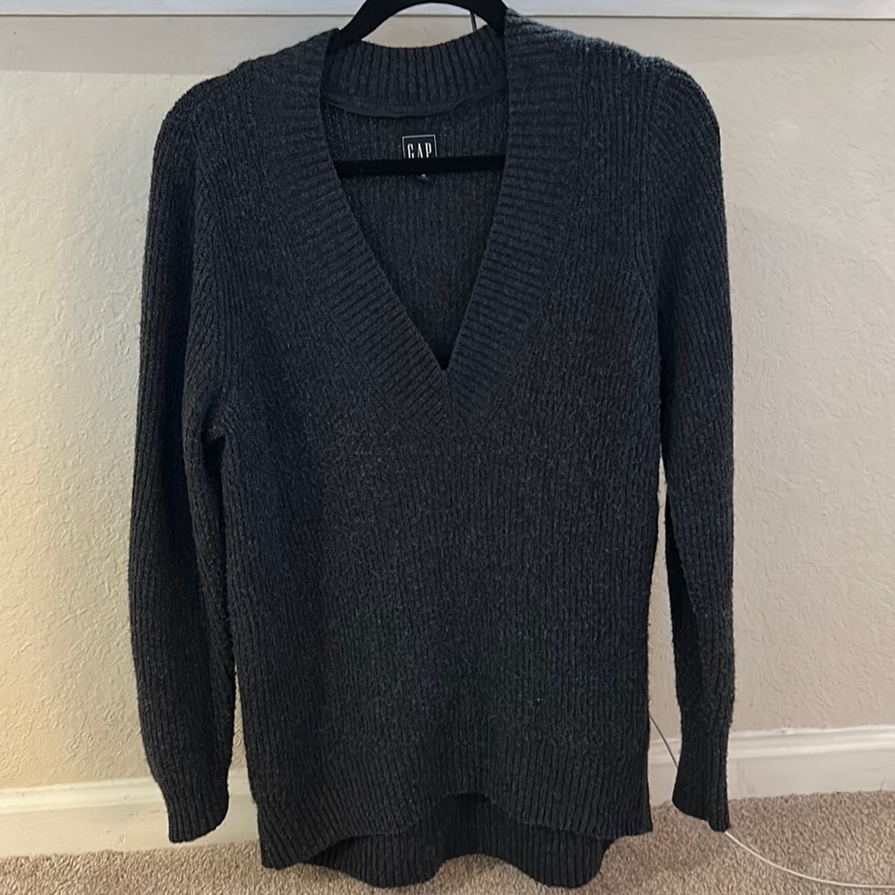 Gap grey V-neck sweater